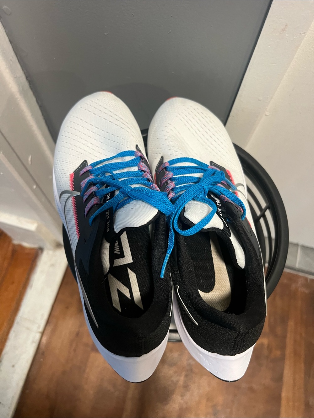 Nike White & Black Running Sneakers with Blue Laces and Pink size w9.5 M 8 Unix - Picture 6 of 8